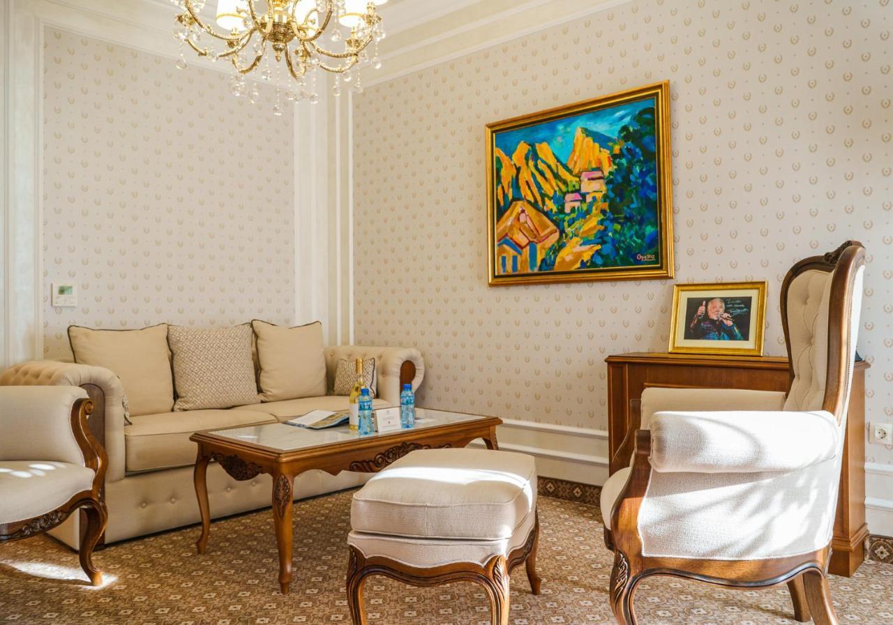 Residence City Garden - Certificate Of Excellence Top 10 Best Five-Stars City Hotels For 2024 Awarded By Htif Plovdiv Exterior foto