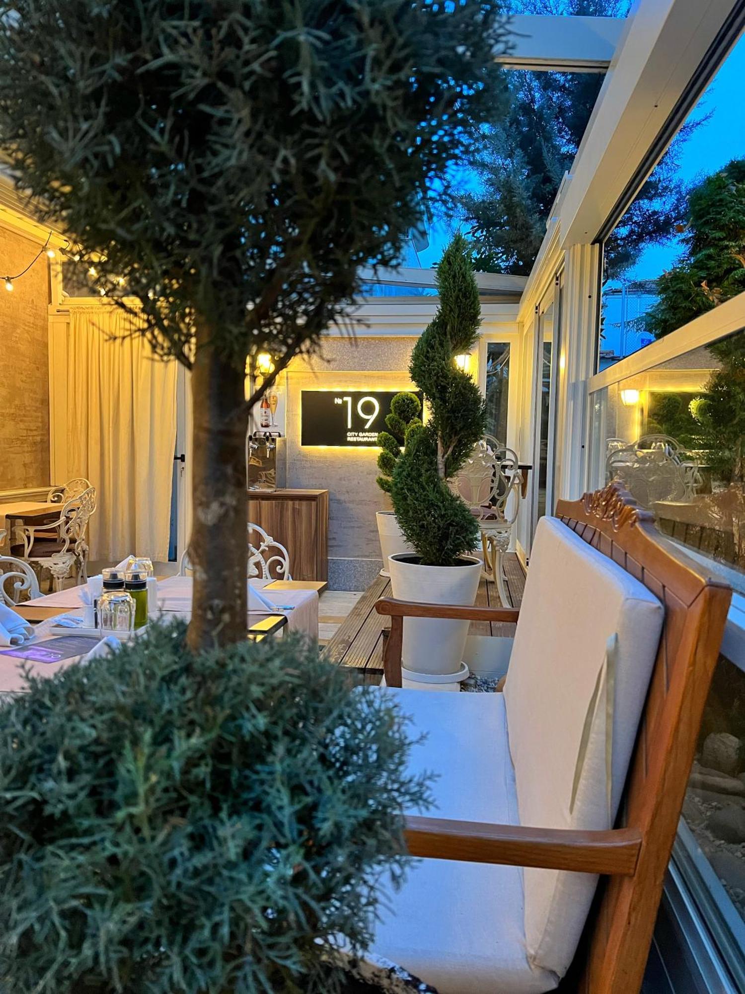 Residence City Garden - Certificate Of Excellence Top 10 Best Five-Stars City Hotels For 2024 Awarded By Htif Plovdiv Exterior foto